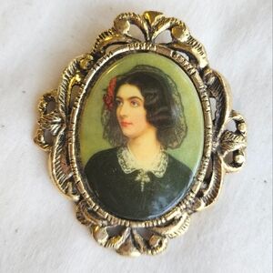 Vtg Dark Haired Lady Framed Portrait Brooch